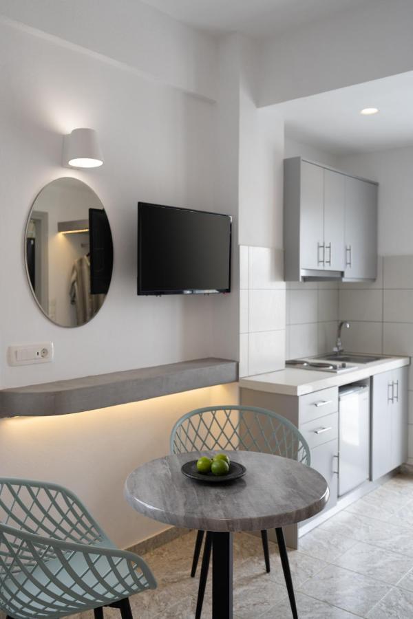 White Lily Suites & Lofts - Adults Only 16 Plus Perivolos  Exterior photo