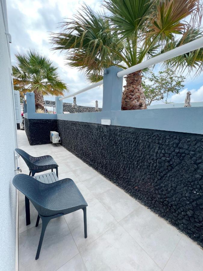 White Lily Suites & Lofts - Adults Only 16 Plus Perivolos  Exterior photo